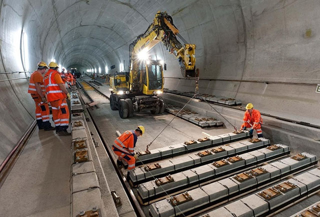 Positioning systems for tunnel environment