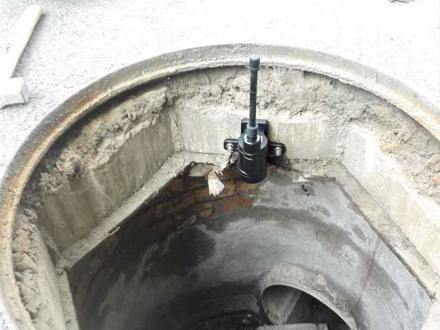 manhole cover open detector, manhole open detection, manhole sensor, how to install and mount on the manhole wall 3