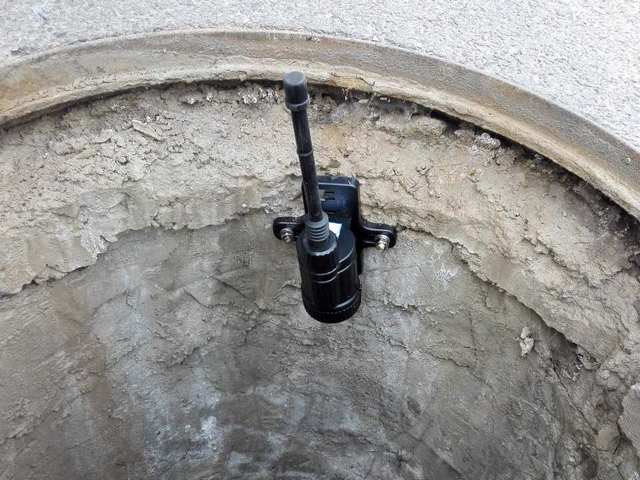 manhole cover open detector, manhole open detection, manhole sensor, how to install and mount on the manhole wall 5